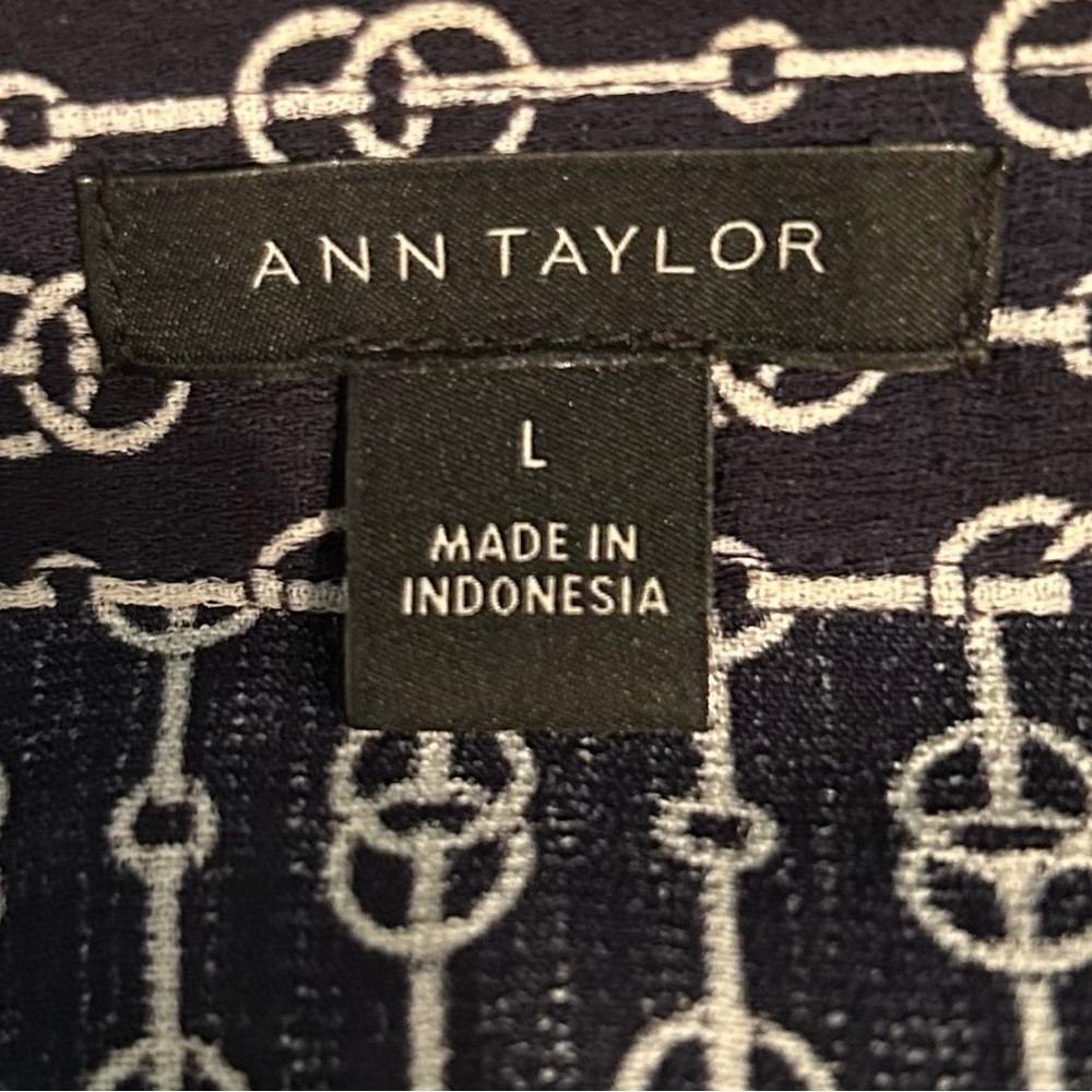 Ann Taylor Blue and White Chain Print Blouse, Size L - Picture 3 of 3
